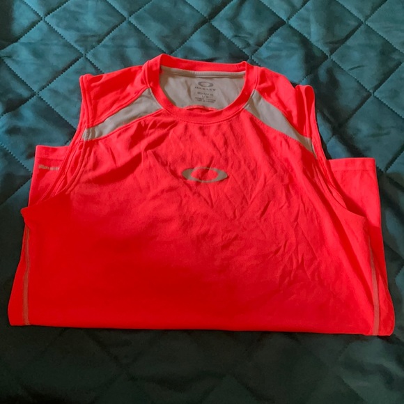 Oakley Other - Oakley men’s L sleeveless shirt lightly used